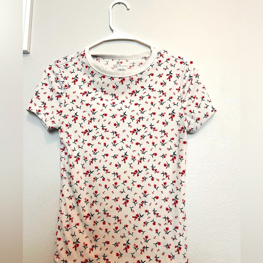 Small T-shirt. Brand: NO BOUNDARIES. White with small pink flowers.